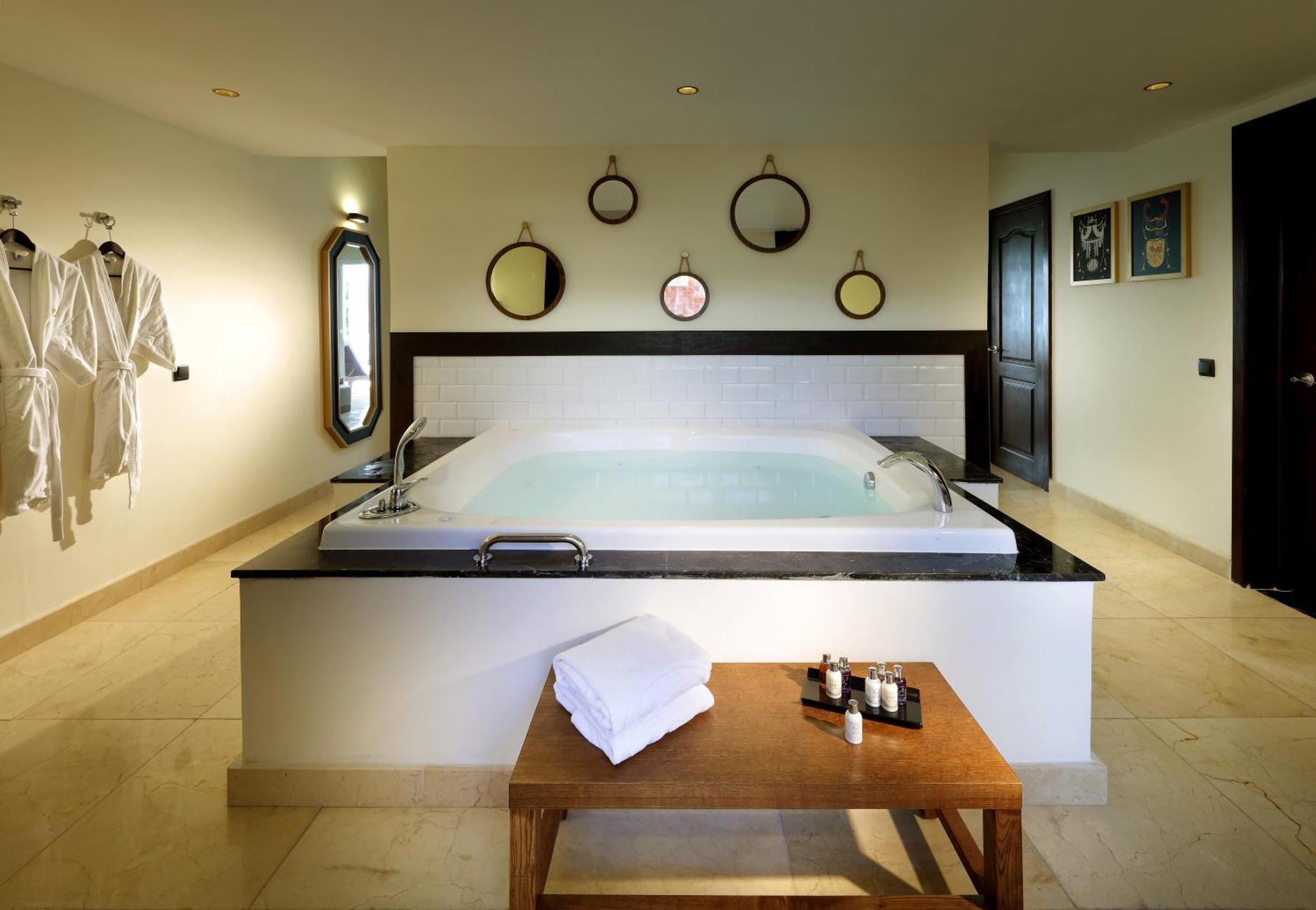The Signature Level At Grand Palladium Lady Hamilton Resort & Spa Lucea Exterior photo