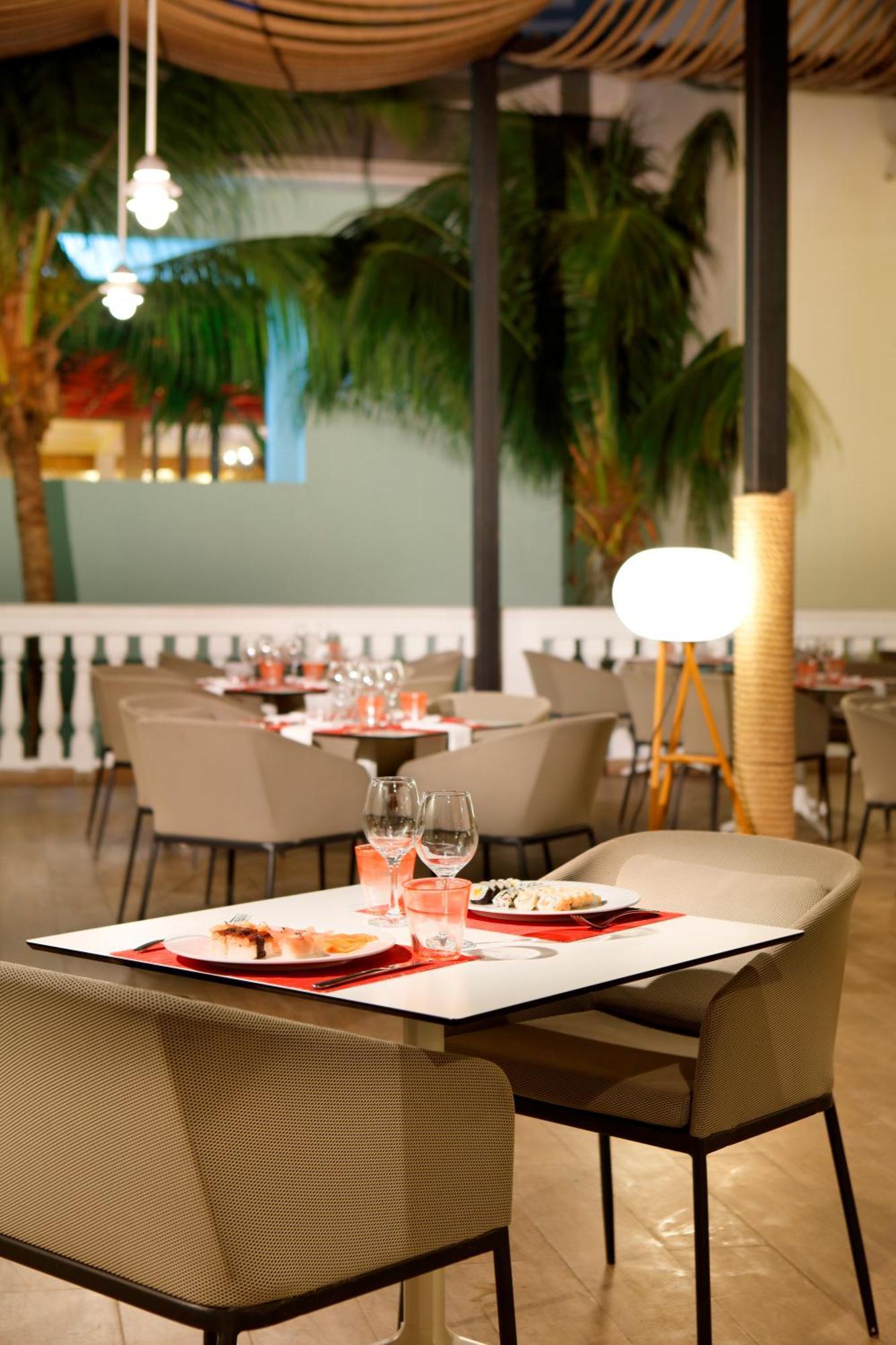 The Signature Level At Grand Palladium Lady Hamilton Resort & Spa Lucea Exterior photo